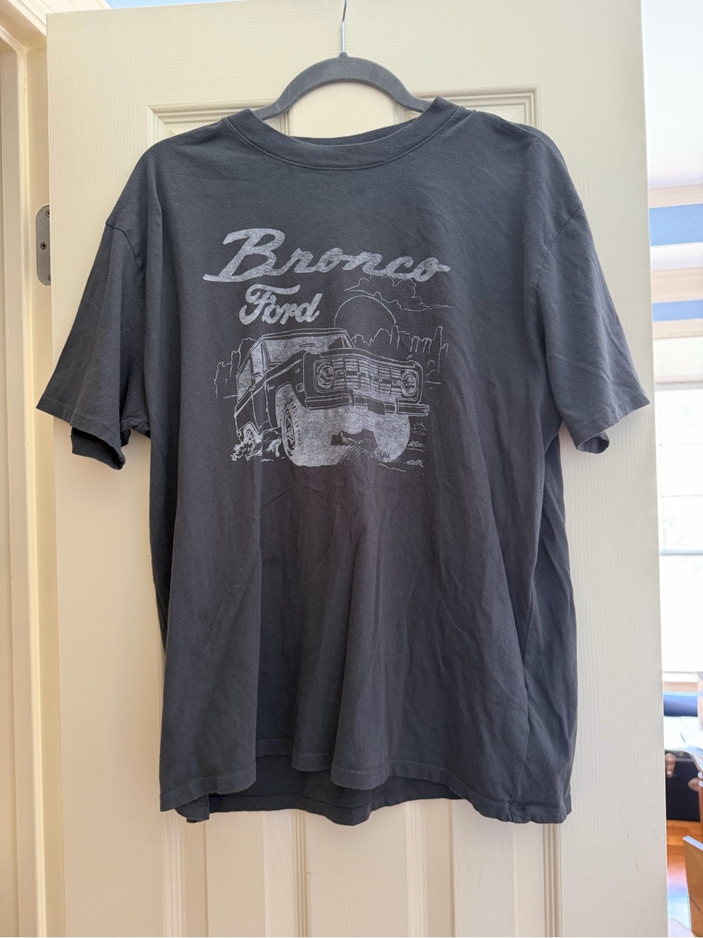 Abercrombie & Fitch Men's Charcoal Gray Ford Bronco Graphic Tee